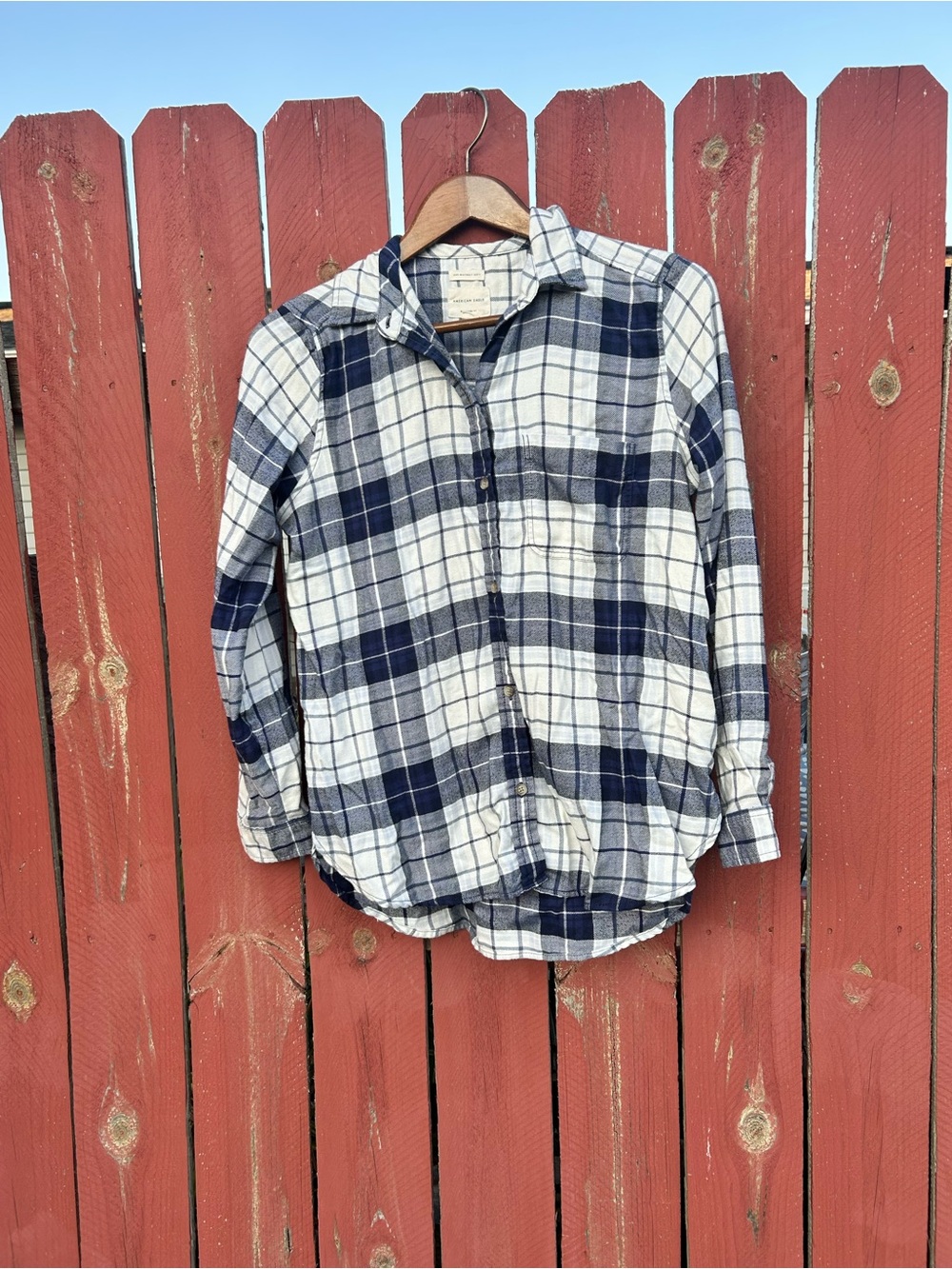 American Eagle Boyfriend fit  Blue and White Plaid Button-Up Shirt - size large